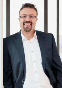 CEO Mirko Holzer Potrait Thumbnail